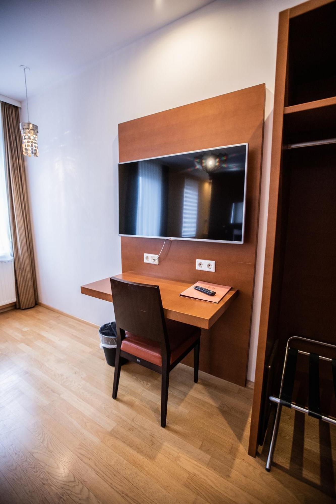 Hotel Stadt Wien Bad Schallerbach Exteriör bild